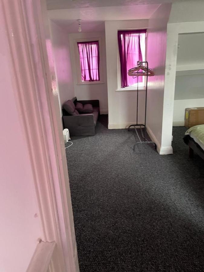 One Room To Stay With Fantastic Host Londen Buitenkant foto